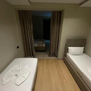 **** Hotel New W Albanie